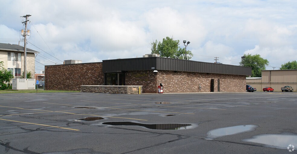 2006 W Willow St, Lansing, MI 48917 Deluca's Restaurant