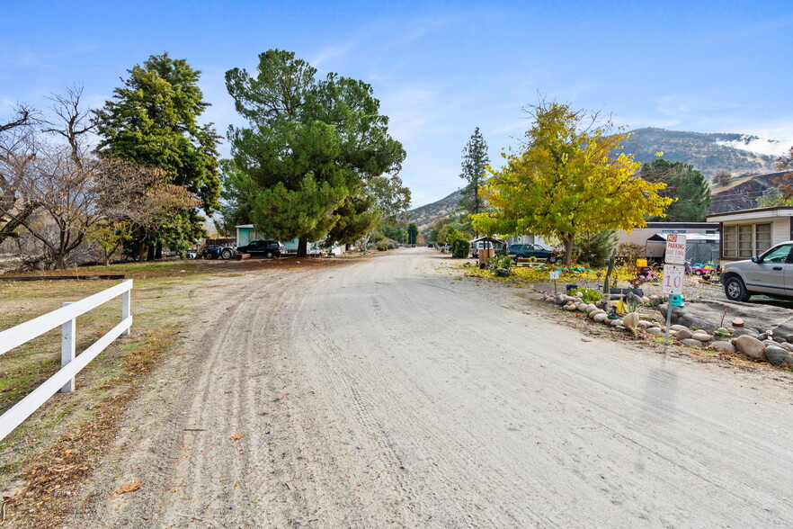 25433 E Trimmer Springs Rd, Sanger, CA for sale - Building Photo - Image 1 of 1