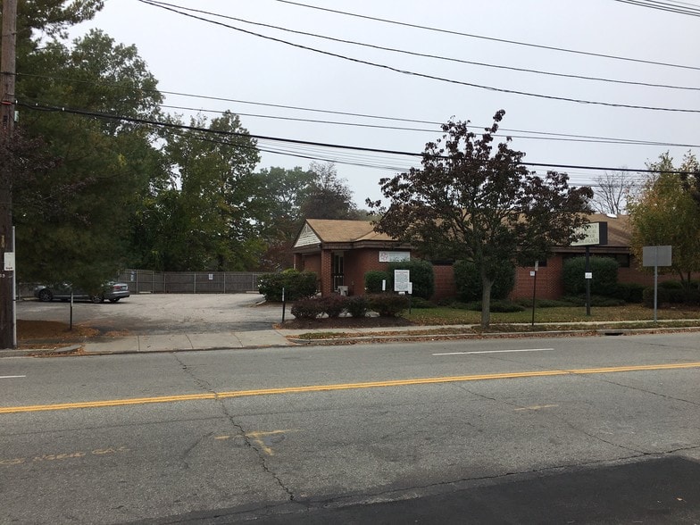 1725 Broad St, Cranston, RI for sale - Building Photo - Image 1 of 1