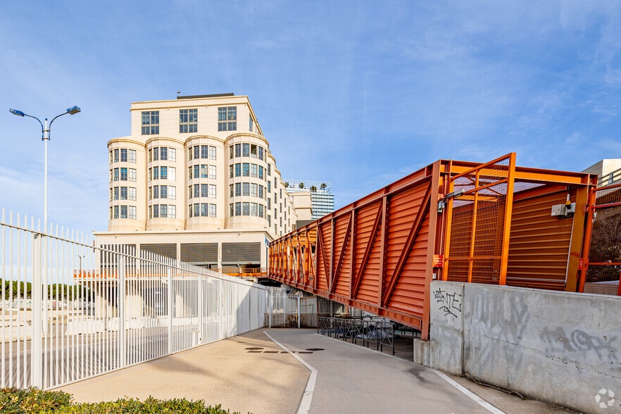 3 Place Henri Verneuil, Marseille for lease - Building Photo - Image 3 of 4