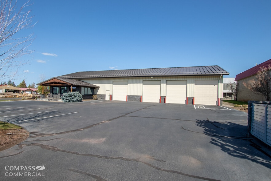 692 N Aylor Ct, Sisters, OR for lease - Building Photo - Image 1 of 7