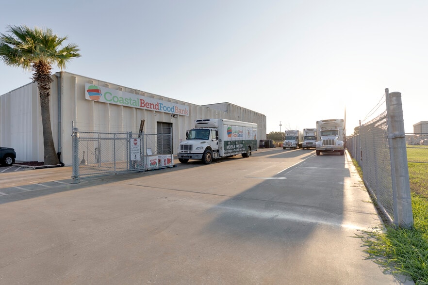 826 Krill St, Corpus Christi, TX for lease - Building Photo - Image 1 of 42