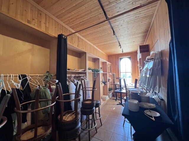 98 W Main St, West Dundee, IL for sale Interior Photo- Image 1 of 24