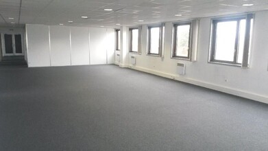 Office in Nanterre for lease Interior Photo- Image 2 of 3