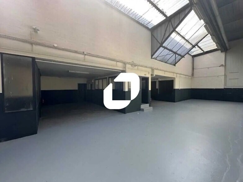 Flex in Gonesse for lease - Interior Photo - Image 3 of 10