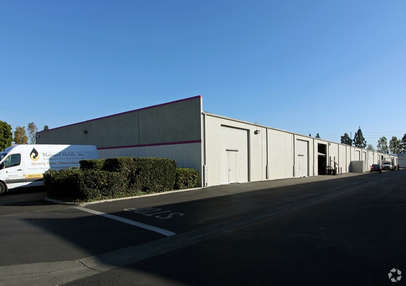 1040 N Batavia St, Orange, CA for lease - Building Photo - Image 2 of 2