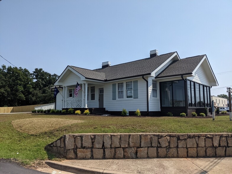 1413 Laurens Rd, Greenville, SC 29607