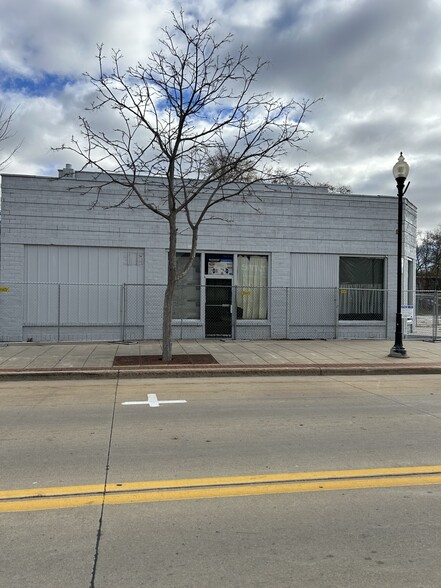 640 N Main St, Oshkosh, WI for lease - Building Photo - Image 2 of 5