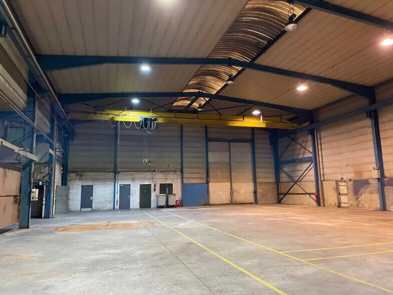 Office in Villeneuve-Saint-Germain for lease - Building Photo - Image 2 of 4