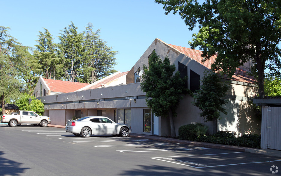 1608 Sunrise Ave, Modesto, CA for sale - Primary Photo - Image 1 of 1