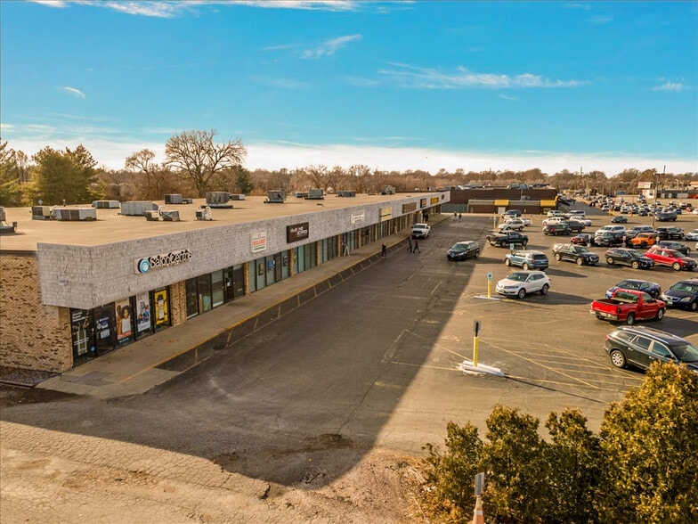 1650 Wabash Ave, Springfield, IL for lease - Building Photo - Image 3 of 6