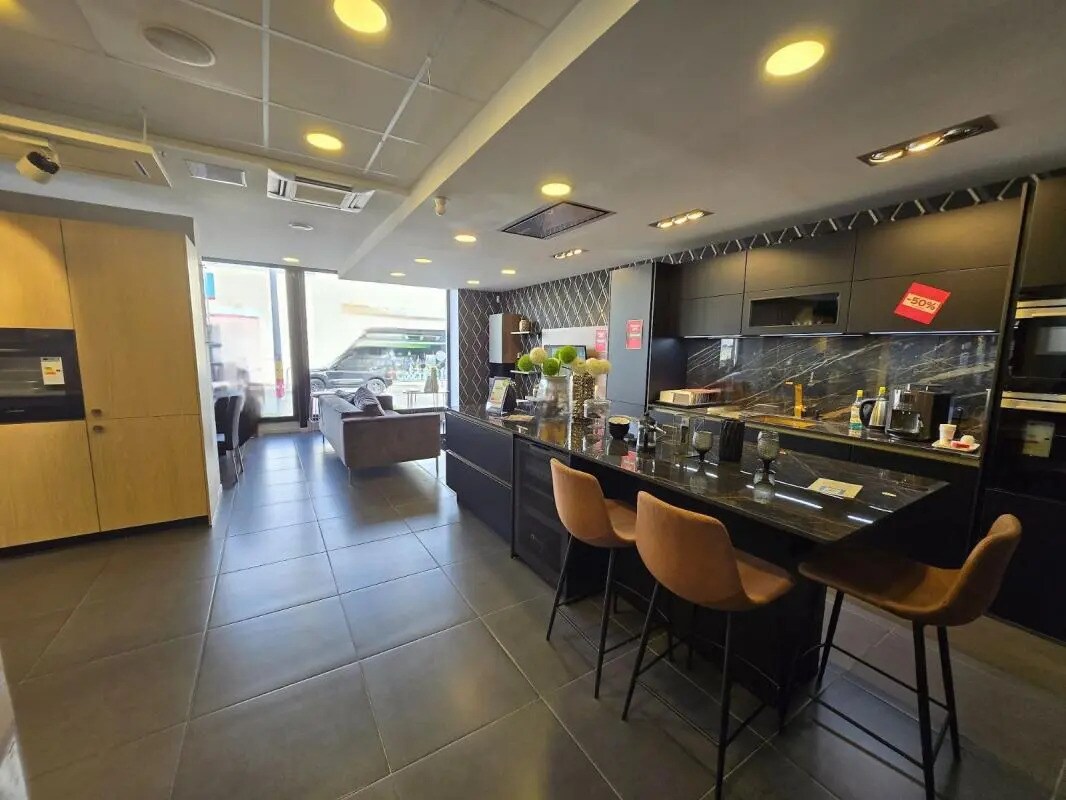 Retail in La Seyne-sur-Mer for lease Building Photo- Image 1 of 6