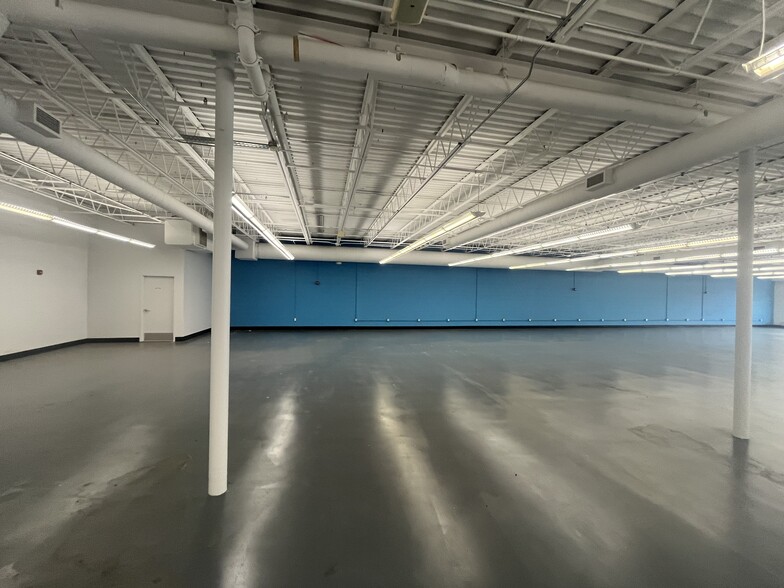 1622-1654 White Bear Ave N, Saint Paul, MN for lease - Interior Photo - Image 2 of 4