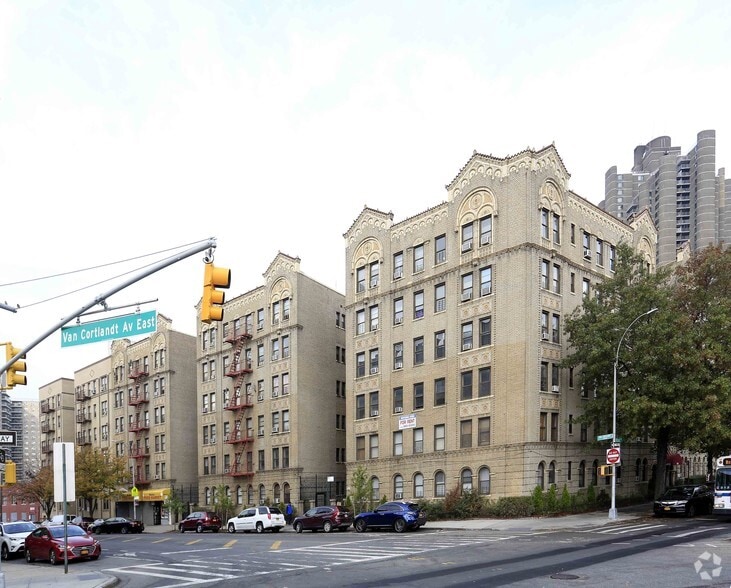 3235 Grand Concourse, Bronx, NY for sale - Primary Photo - Image 1 of 1