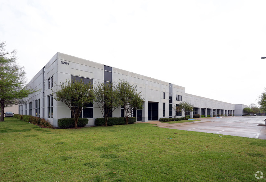 2201 10th St, Plano, TX for lease - Building Photo - Image 2 of 4