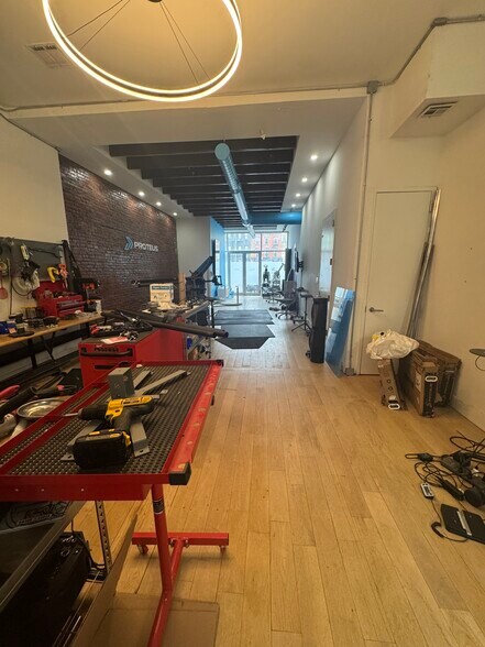 473 Grand St, Brooklyn, NY for lease - Interior Photo - Image 2 of 9