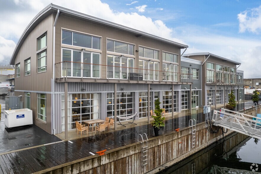 2356 W Commodore Way, Seattle, WA for sale - Primary Photo - Image 1 of 1