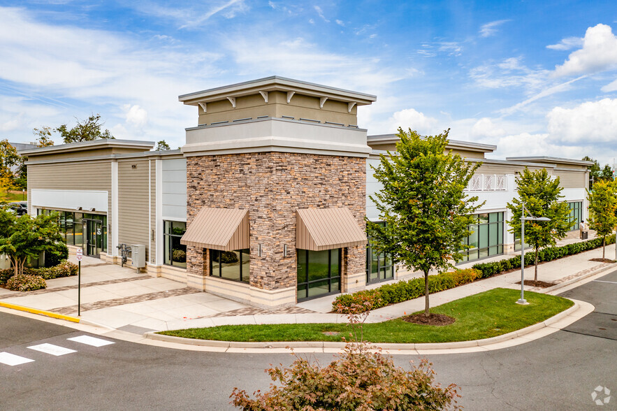 21290 Windmill Parc Dr, Sterling, VA for lease - Primary Photo - Image 1 of 4