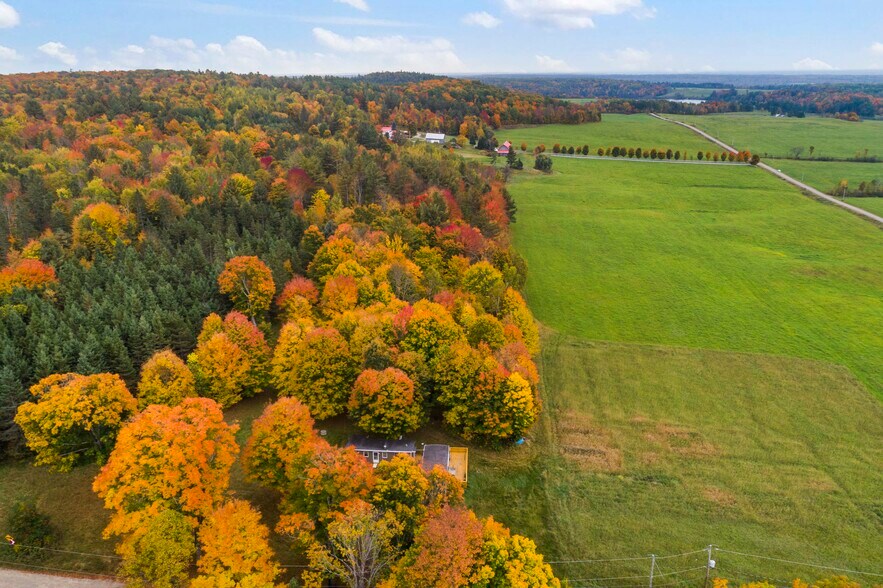 252 Ch De L'ancien Nichabau, Chapeau, QC J0X 1M0 NORTH FORK