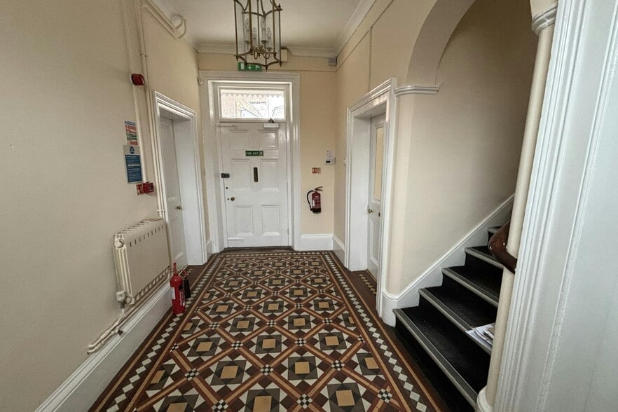 90 High St, Newmarket for lease - Interior Photo - Image 2 of 12