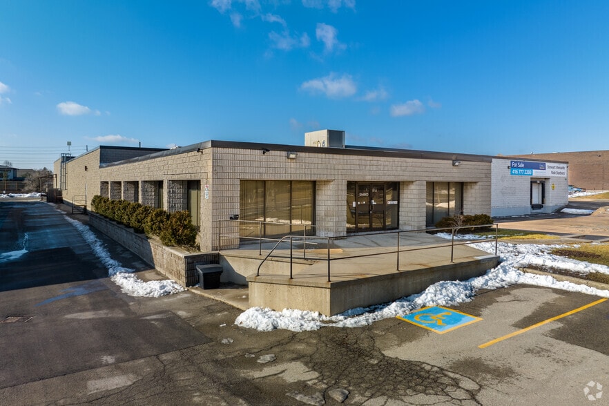 2460 Tedlo St, Mississauga, ON for sale - Building Photo - Image 1 of 1