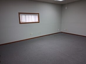 1370 N Fairfield Rd, Beavercreek, OH for lease Building Photo- Image 2 of 3