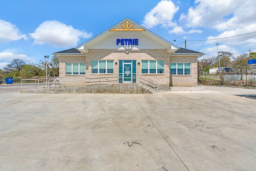 2104 Jacksboro Hwy, Fort Worth, TX for lease - Building Photo - Image 2 of 10