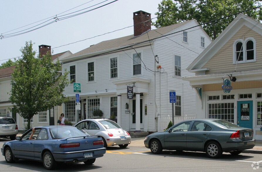 23 Boston St, Guilford, CT 06437