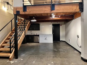 555 NW Park Ave, Portland, OR for lease Interior Photo- Image 1 of 4