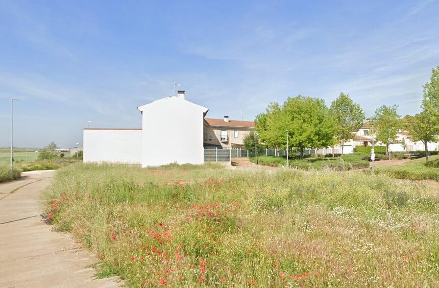 Calle de Mariana Pineda, 8, Aldeatejada, Salamanca for lease - Building Photo - Image 2 of 5