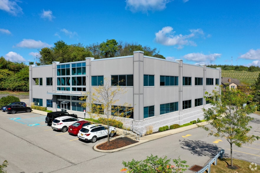 2559A Brandt School Rd, Wexford, PA for lease - Building Photo - Image 1 of 2