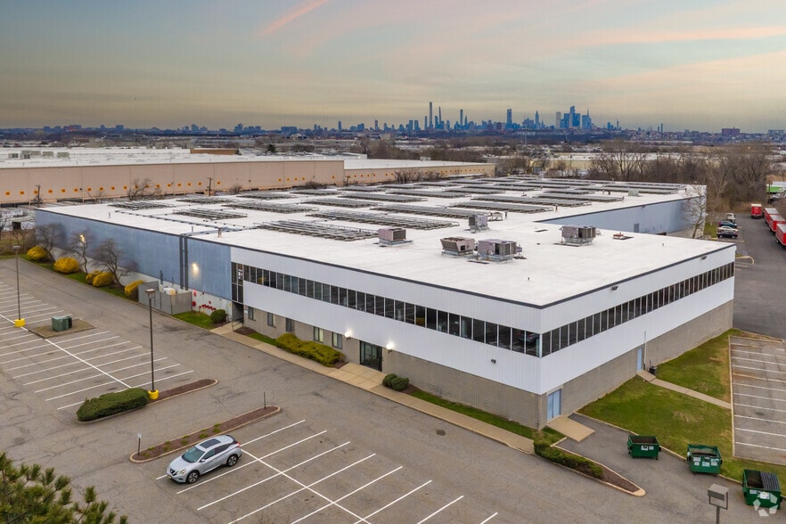 550 Meadowlands Pky, Secaucus, NJ for lease - Primary Photo - Image 1 of 6