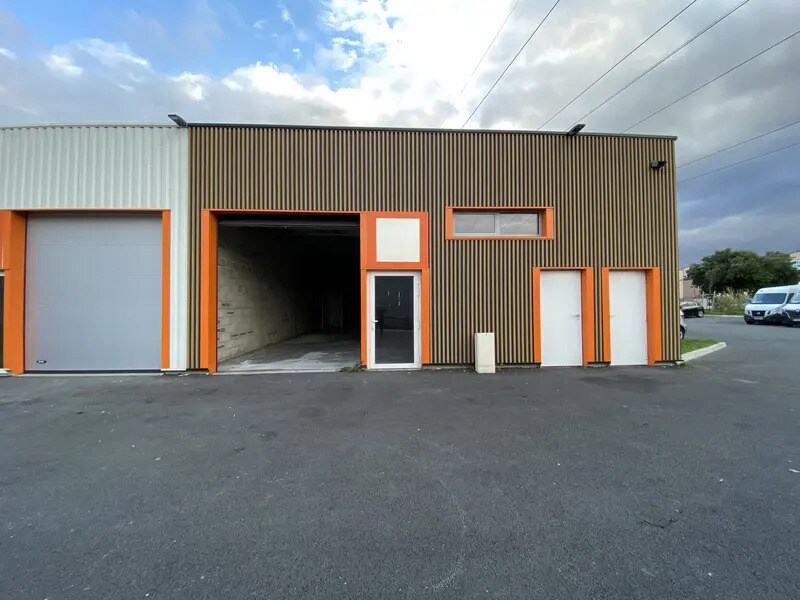 3 Rue Des Frères Lumière, Carbon-Blanc for sale Building Photo- Image 1 of 6
