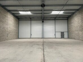 Industrial in Créteil for lease Interior Photo- Image 2 of 3