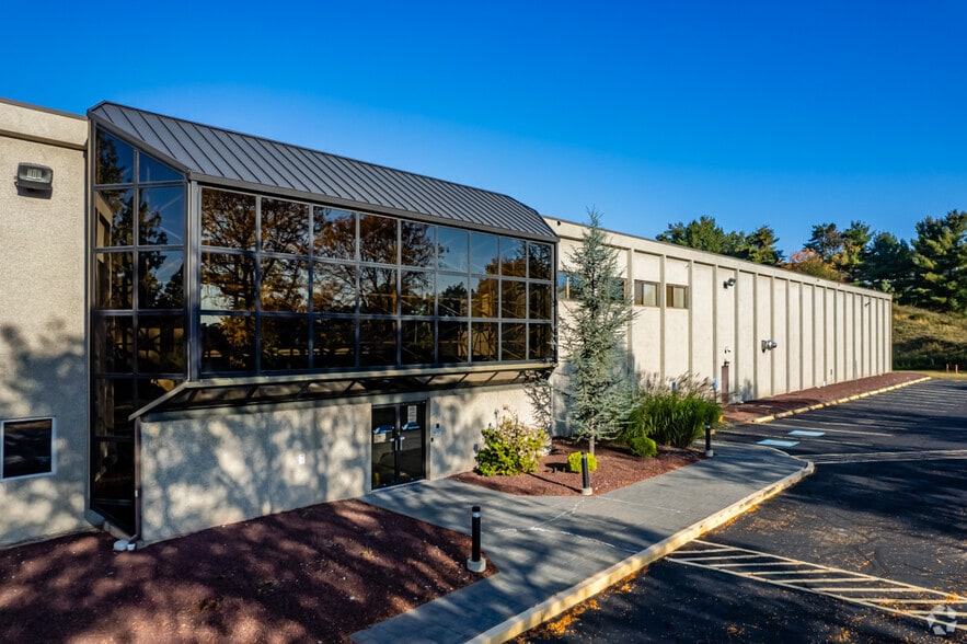 112 Technology Dr, Pittsburgh, PA for lease - Building Photo - Image 1 of 12