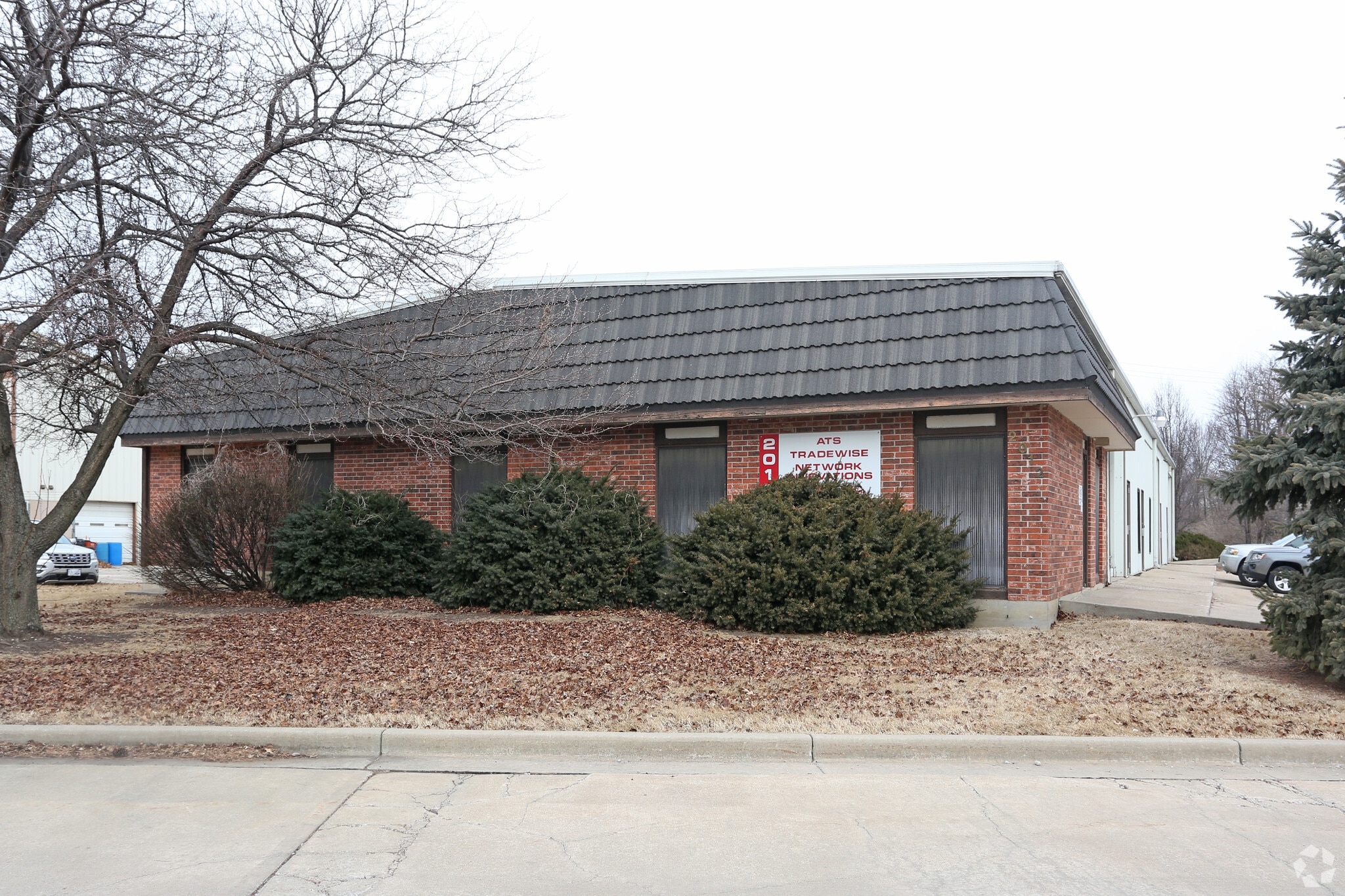 2012 E Prairie Cir, Olathe, KS for lease Primary Photo- Image 1 of 7