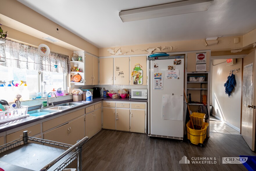 10800 Granger Rd, Cleveland, OH 44125 Retail for Sale