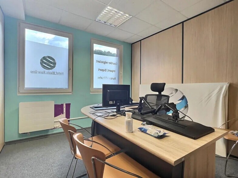 Office in Saint-Avold for lease - Interior Photo - Image 3 of 8