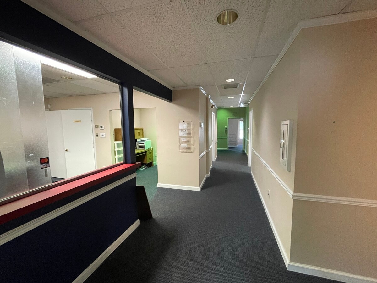 11355 Pembrooke Sq, Waldorf, MD 20603 - Unit 107 -  - Interior Photo - Image 2 of 8