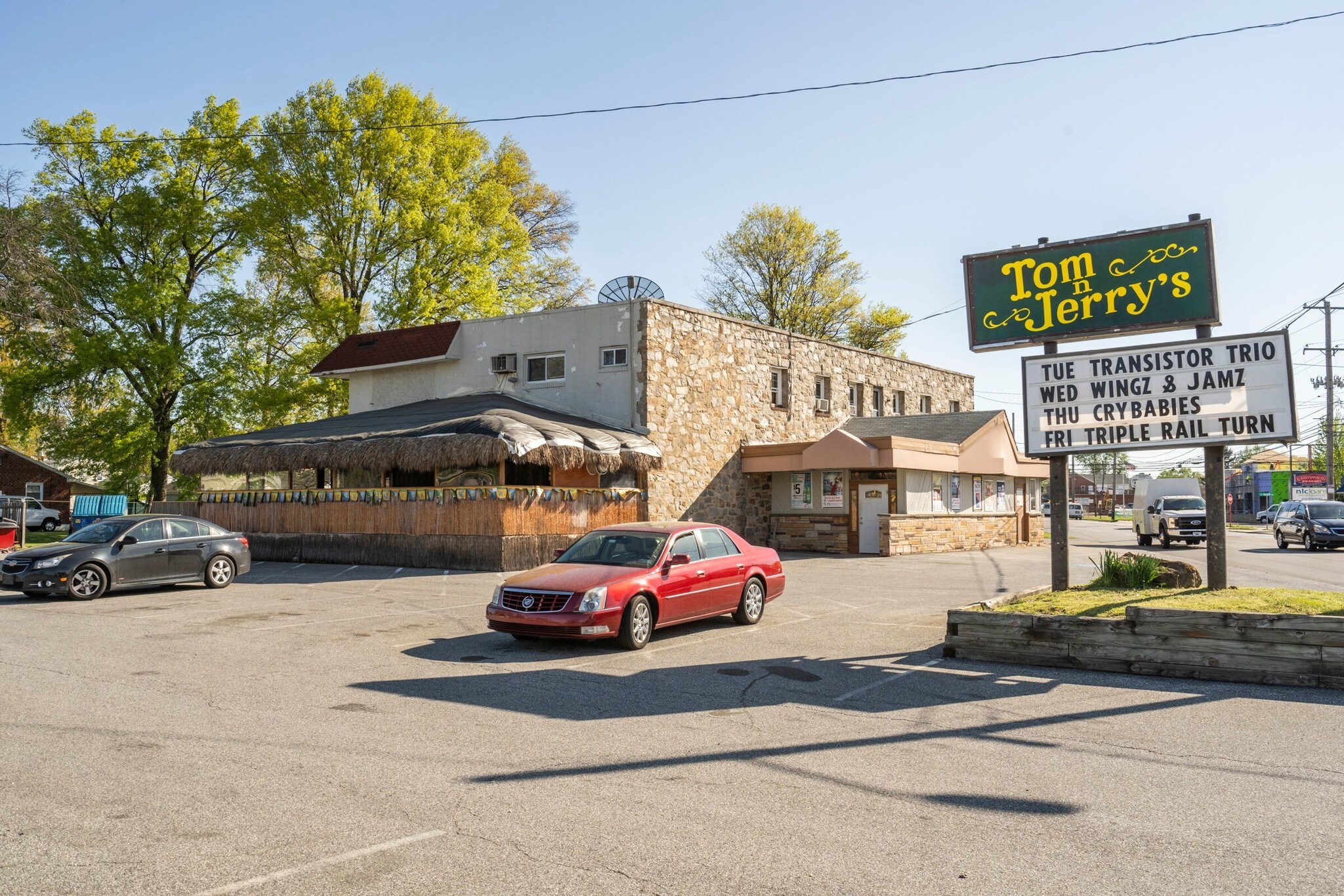 1006 Macdade Blvd, Folsom, PA 19033 Tom 'N Jerry's Sports Bar