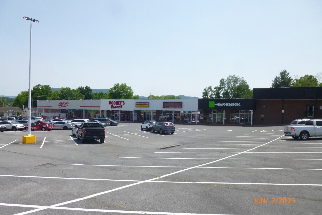1103-1115 N Roan St, Johnson City, TN 37601