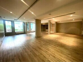 17 Rue De Chaillot, Paris for lease Interior Photo- Image 2 of 9