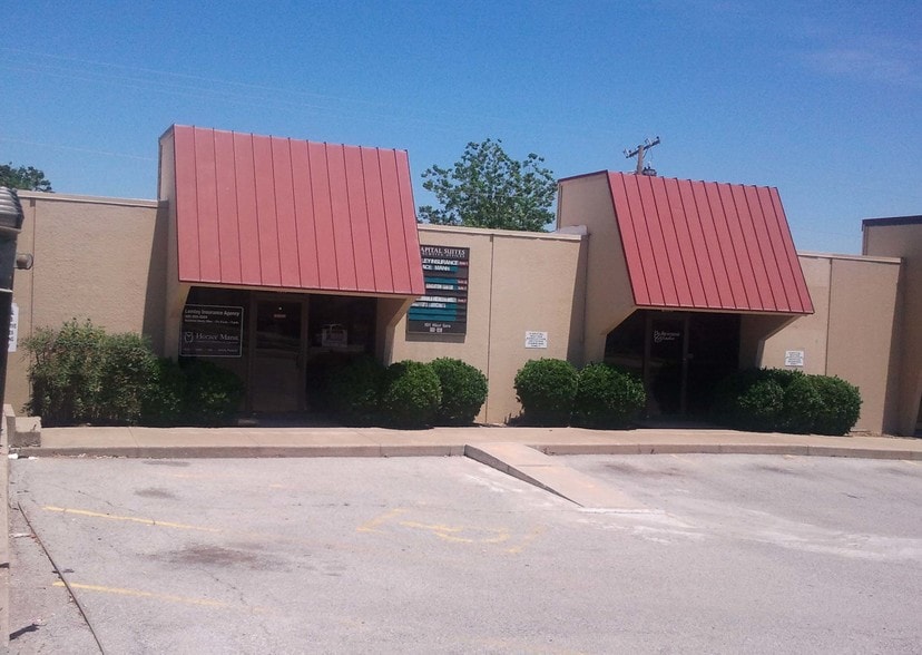 1509-1511 W Gore Blvd, Lawton, OK for lease - Building Photo - Image 2 of 22