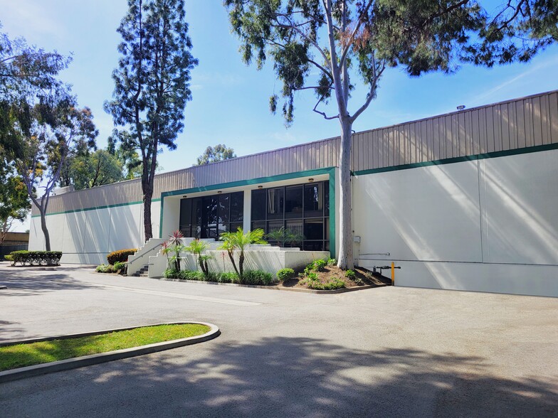 16205 Distribution Way, Cerritos, CA for lease - Building Photo - Image 1 of 7