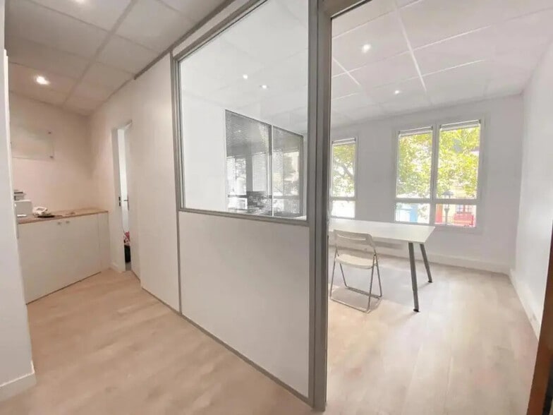 Office in Boulogne-Billancourt for lease - Interior Photo - Image 1 of 4