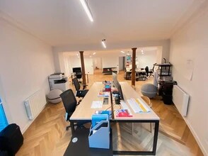 Office in Paris for lease Interior Photo- Image 2 of 3