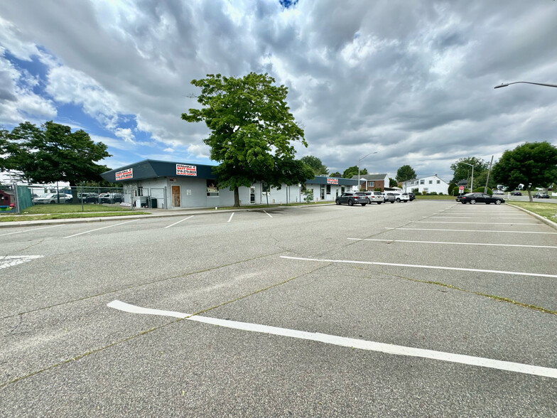 1 N Village Grn, Levittown, NY for sale - Building Photo - Image 3 of 31