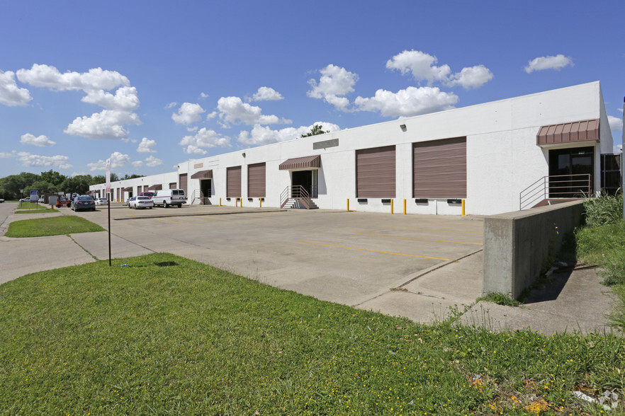 801-827 Luke St, Irving, TX for lease - Building Photo - Image 1 of 16