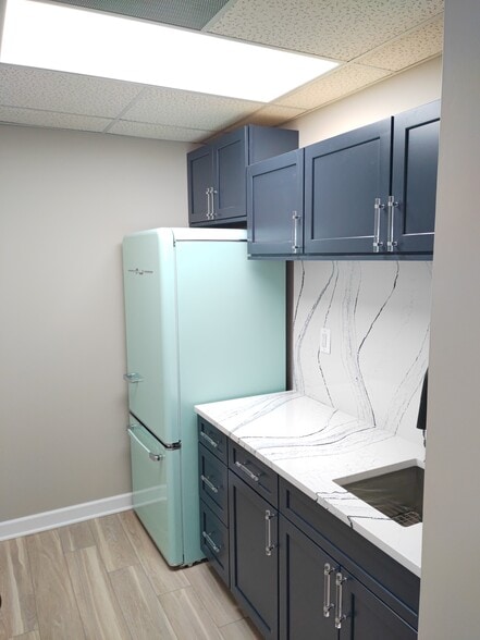 2136 Gallows Rd, Vienna, VA for lease - Building Photo - Image 3 of 3