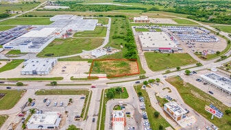 +/- 1.1 AC in Corsicana - Automotive Property